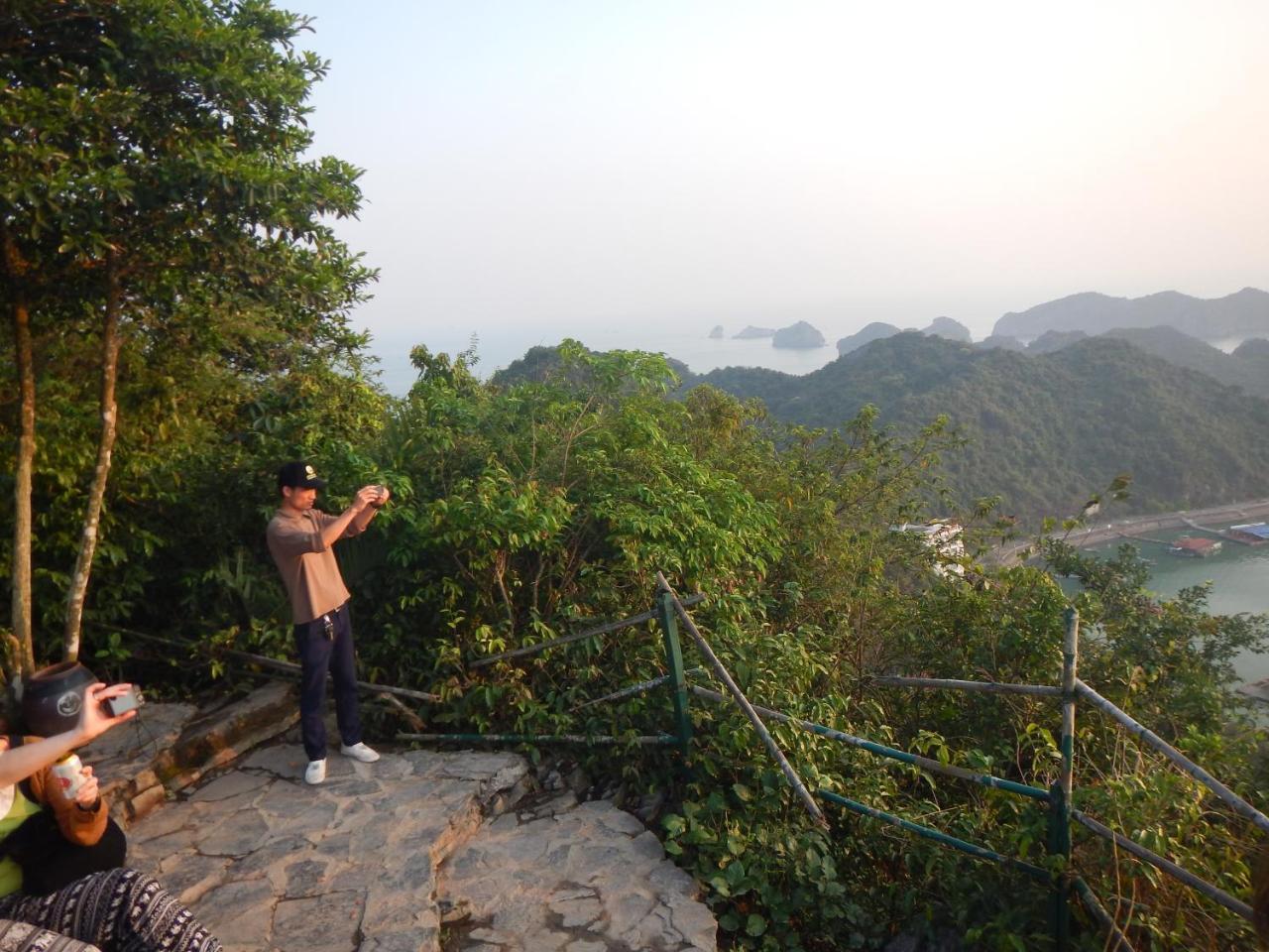 Alibaba'S Hotel Cat Ba Island ภายนอก รูปภาพ